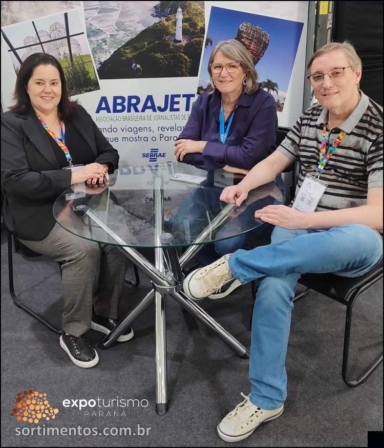 Jornalistas Maely Silva ( presidente da Abrajet-SC ), Silvana Canal ( presidente da Abrajet-PR) e Fábio Juchen ( editor da Sortimento Comunicação )