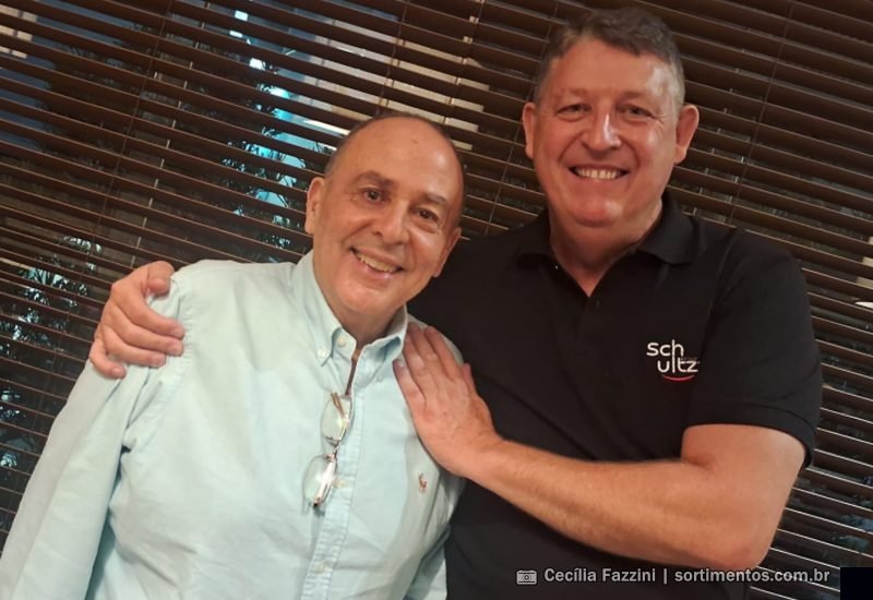 Geraldo Zaidan Rocha ( presidente da ABAV-PR ) e Aroldo Schultz  ( Diretor do Grupo Schultz ) no jantar comemorativo