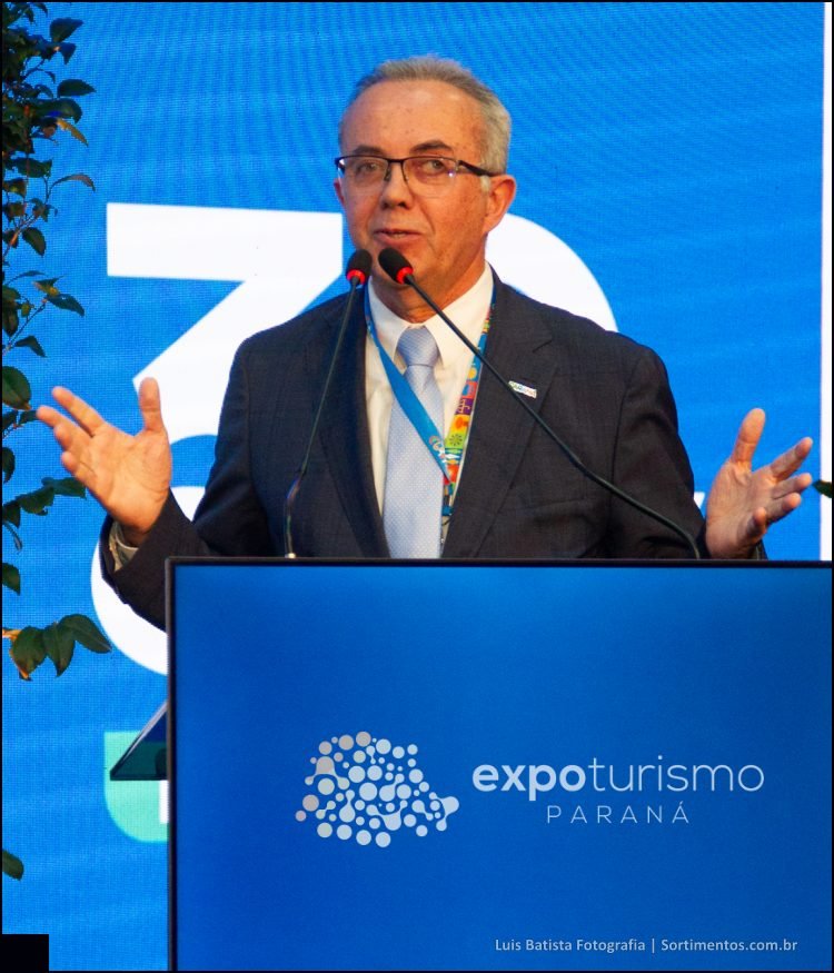 Secretário de Estado do Turismo (SETU), Luciano Ferreira, na Expo Turismo Paraná - sortimentos.com.br Bartolomeu