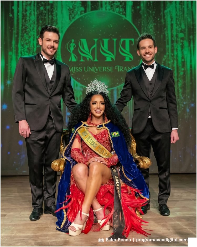 Miss Universe Trans Brasil 2025, Stephany Fonttine, com os Diretores Fabiano Biazon e Mateus Ahlert - sortimentos.com