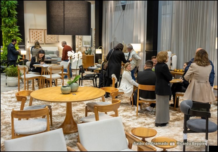 Salão de Gramado 2026 : feira da indústria moveleira e decoração recebeu 84 expositores, 4.060 visitantes e 22 importadores